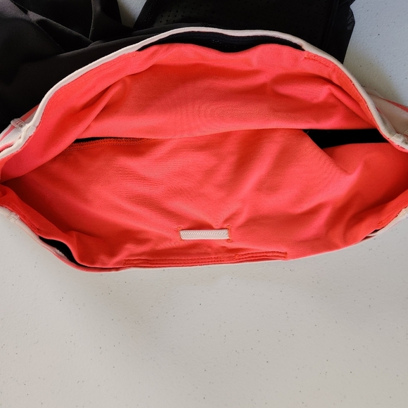 Lululemon Var City Crop Black Leggings Criss Cross Size 6 Activewear Workout Gym - Picture 9 of 10